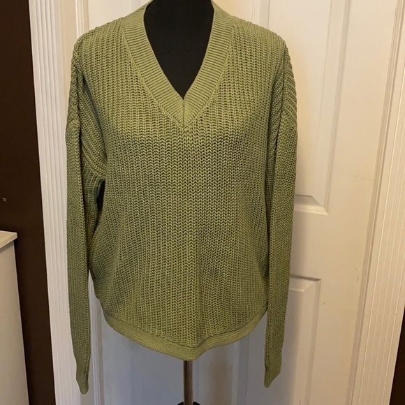 Time and Tru Sweaters - Time and Tru Women’s V-neck Sweater Green L NWT